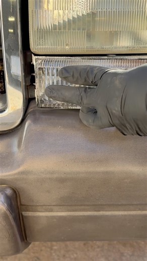 1993-1998 Jeep Grand Cherokee Turn Signal Lamp Replacement @ElmoMotorWorks