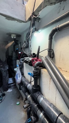 Partie 1 - Local Technique Suréquipé: Filtration Magnésium, Électrolyse, Traitement UVc Antibactérien