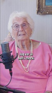 Anna Lisa 103 år minns tillbaka till dagen då hennes son blev påkörd av tåget 💔 Det gör ont att höra, men det känns viktigt att vi även vågar prata de mörka stunderna. För det är ju så livet är, både upp och ner, och ingen är ensam i det ❤️ Tack igen Anna Lisa för vårat öppenhjärtliga samtal. | Podcasten "Lyssna på de äldre"