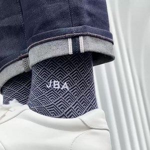 Monogrammed socks. Comfort meets luxury. The ultimate personalized gift. 🔥🎀 🏆 "The new office essential" - GQ 🎁 "Best gifts" - Real Simple ⭐️ 1000's of verified reviews 📦 Ships within 1-2 business days 🧦 Build your own personalized box 🚚 Free US shipping on all orders | Nice Laundry