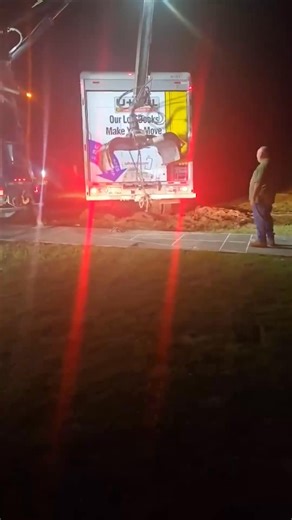 Serco's 8500 loader isn’t just for moving logs—it’s for moving everything else, too. With its serious lifting power and rugged design, this beast is ready for anything the job throws at it—including the unexpected. Learn more about the 8500: https://loom.ly/OSfQe9k 🎥 Zachary Van Zandt from ZAX Land Clearing LLC - - - #sercoloaders #materialhandling #grappletruck #knuckleboomloader | Serco Loaders