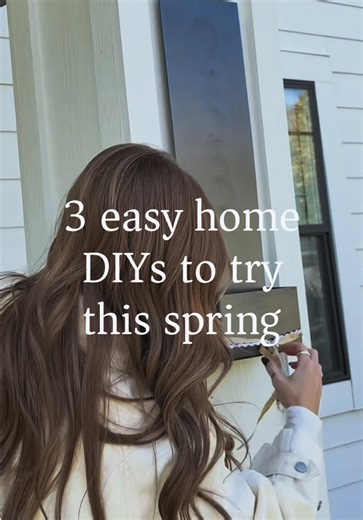 Before you start redoing your entire home for spring… read this: Sometimes the refresh isn’t the most expensive. It’s the most intentional. 📮 A mailbox that feels intentional. 🌸 Planters arranged with shape and height in mind. 🏠 A patina yard sign that adds character without trying too hard. These are the details that quietly shift the entire curb. #homediy #diy #homedecor #spring #homeexterior