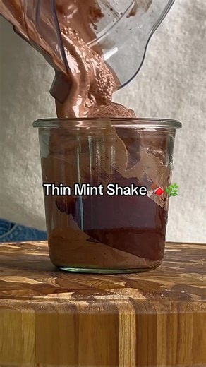 Ka’Chava on Instagram: "Tastes like winter in a cup, shop NEW Chocolate Mint, link in bio! @munchingwithmariyah Ingredients 1 cup creamy milk 2 frozen bananas 2 scoops Chocolate Mint Ka’Chava 1 tbsp cocoa powder 2 tbsp cacao nibs 1/8 tsp mint or peppermint extract 1/8 tsp kosher salt 1/2 to 1 cup ice (about a handful) Directions 1. Add all of the ingredients to a high-speed blender. Blend on low, slowly ramping up the speed to medium-high, using your tamper as needed. Blend for a total of 2 minu