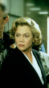 RIP Beverly Sutphin you would have hated Y2K throwback fashion | 🎬 Serial Mom (1994)