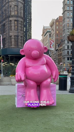 NYC IS GLOWING PINK! 💖 A parade of giant pink men has officially taken over the @flatironny districts! French artist @philippekaterine brings his viral “Cuteism” (Mignonisme) movement to New York City for the first time, transforming our iconic streets with 10 larger-than-life sculptures. Whether you’re a fan of public art or love a good scavenger hunt, the Flatiron NoMad Glows Pink trail is the perfect winter adventure. These inflatable figures stand between 9–16 feet tall and for the first ti