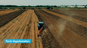 TürkTraktör Akademi olarak tarıma ilgi duyan üniversite öğrencileri ve genç çiftçilerle geçtiğimiz günlerde Antalya’da buluştuk! Programımız; traktör, tarımsal ekipmanlar ve hassas tarım teknolojileri üzerine teknik eğitimlerle başladı ve ardından tarla ve bahçe uygulamalarıyla devam etti. Toprak işleme, bahçe ilaçlama ve hasat gibi birbirinden farklı deneyimlerle dolu eğlenceli ve öğretici anlar yaşadık. Bu unutulmaz etkinlikte bizimle birlikte olan tüm katılımcılara ilgileri ve hevesleri, çalı