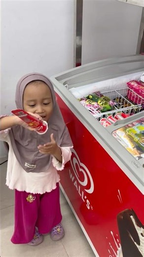 Buy ice cream that won't spill when you turn it over #shorts