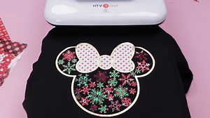 A good way to use HTV scraps! You must also have a lot of scraps, and it would be a waste to just throw them away, why not do this!🥰 Christmas & New Year patterned HTV Bundle👉https://bit.ly/3Hlt5lI #htvront #christmascrafts #cricut #cricutmade #custom #customshirt #christmas #christmasdiy #diycrafts #cricutcreations #cricutcrafts #vinylcrafts #irononvinyl #heatpress #easypress #manualidades #craftvideo #cricuttips #gifts | HTVRONT