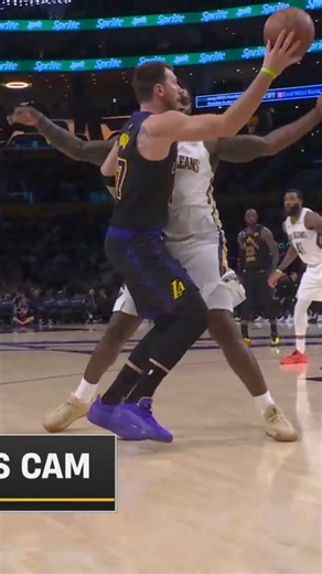 Luka Doncic whips a lob pass to Deandre Ayton 🤝 📲 NBA League Pass is now 30% OFF 👉 https://bit.ly/NBALeaguePassxPH #NBAPhilippines #NBAHighlights #NBALeaguePass | NBA Philippines