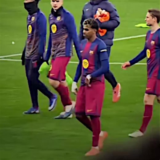 من يعرف ايش يقصد لامين يامال بالحركة؟؟👆😂😂. #درافن⚜️