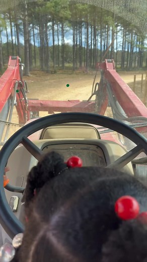 Pawpaw lil helper!!! Chunky gonna be a machine operator before she even start driving a car!!!🦾❤️🤞🏿 | Johnny Lott