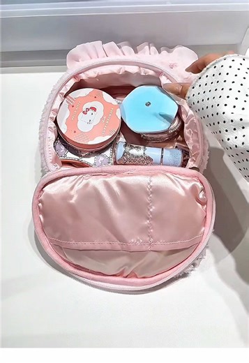 Efficient Packing Tips for Makeup Organizers