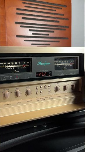 The stunning Accuphase E-380 integrated amplifier! Look at those VU Meters!!