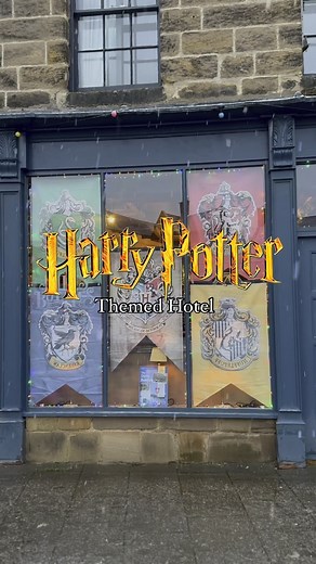 Melissa Maddock on Instagram: "A Magical stay @cruxalnwick ⚡️ @cruxalnwick opposite Alnwick castle is a must stay with 4 HP themed rooms Dumbledorm (family room,view of Alnwick castle from window),the marauders,the chamber and the common room (family room). Attached to an award winning restaurant @thedirtybottles where HP themed drinks available ⚡️ #harrypotter #harrypotterfan #wizardingworld #hogwarts #travel #hotel"