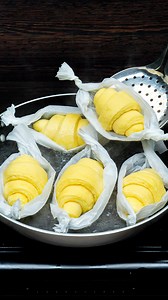 285K views · 1K reactions | This trick will make any baker envious! Ingredients: water: 200 ml (6.8 fl oz) milk: 200 ml (6.8 fl oz) sugar: 100 g (3.5 oz) yeast: 10 g (0.4 oz) eggs: 1 pc flour: 750 g (26 oz) soft butter: 200 g (7.1 oz) water: 2 l (68 pt) eggs: 1 pc milk: 20 ml (0.7 fl oz) Decoration: white sesame seeds: 20 g (0.7 oz) black sesame seeds: 20 g (0.7 oz) | Cookrate | Facebook