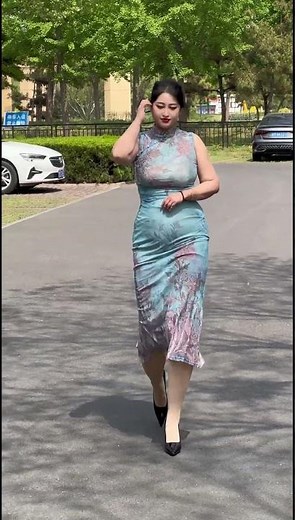 青调晕染旗袍，园区路上的丰腴柔媚风情