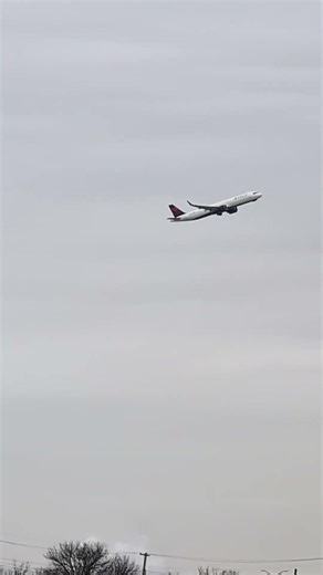 Delta Boeing 757 Takeoff
