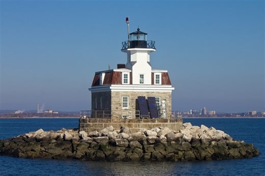 Historic Connecticut lighthouse up for auction