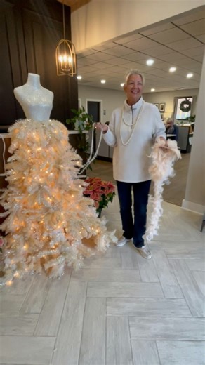 🌸 Meet Daisy 🌸 Soft. Romantic. Utterly captivating. Daisy - Tree #3 by Lesa Dowell - is inspired by the iconic Daisy Buchanan of The Great Gatsby—a vision of love, longing, and timeless beauty. Wrapped in blush-pink satin and adorned with delicate pink feathers, this tree whispers romance and old-Hollywood glamour at every turn. ✨ Set to “Will You Still Love Me” by Lana Del Rey, Daisy doesn’t just sparkle… she sways. 💕 It’s elegant, emotional, and undeniably enchanting. 💗 If this tree makes 