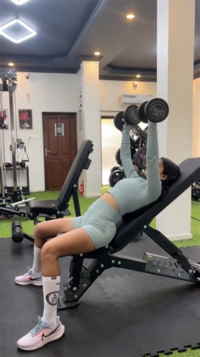 Flexcia D'souza | Goa | Travel on Instagram: "Weekend workout 😅💪 This is my second time at a gym since I quit training at a conventional gym in November 2024. It’s fun to revisit what you once left behind and experience a bit of it again! (I still train regularly – 3 sessions of body weight workouts and 3-5 yoga sessions a week) Do you train at a gym or prefer body weight workouts? Gym: @ethans.fitness.studio coach @ethan_sequeira.99 Outfit: @notsil_activewear Did you spot the kitten? 😻 [trai