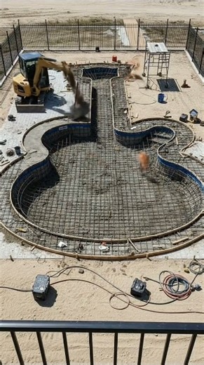 Building a 🎸 Shaped Pool in my backyard😱
