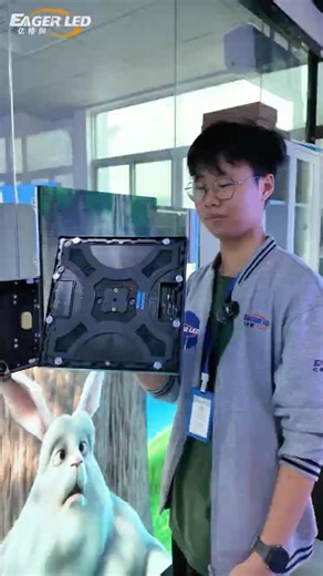 Thanks to the vacuum suction cups, maintenance is very simple.#eagerled #leddisplay #daily #ledwall