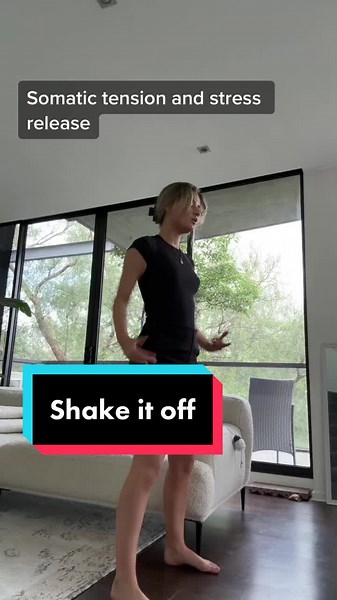 Shaking therapy / Neurogenic tremoring to release irritability, stress, anxiety or tension. #shakeitoff #neurogenictremor #neurogenictremoring #stressrelief #anxietyrelief #somatichealing #somaticmovement #somatictherapist #breathworkfacilitator #davidberceli