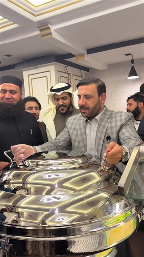 طبق جديد وصل إلى الرياض 🇸🇦 شي مميز، طعم مختلف، وتجربة بتفاصيل ما تنوصف… متأكد إن إخواني وأخواتي في السعودية راح يحبوه ❤️ خلّوا الحماس جاهز، واستنوا الفيديو الجاي لأن المفاجأة كبيرة 👀🔥 📍 العنوان: Dirab Road, Ash Shifa, Riyadh 14713, Saudi Arabia قريب من Metro Station 14A و SNB Alahi Bank قريبًا جدًا… خليكم معنا.