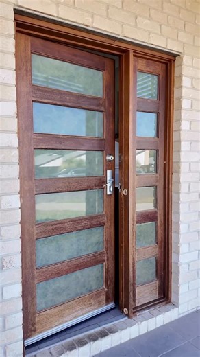 SOLD! 🥂 6 Jeana Close, Boyne Island $645,000 A big congratulations to our awesome buyer, Mark! 👏 We can’t wait to see you turn this beauty into your new home — it’s going to shine ✨ | Celina Solis - Solace Real Estate