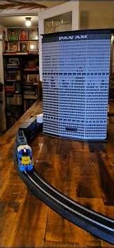 CSX @ New York's Pam Am Building (Now MetLife)! Ho Scale Trains Are My Favorite!
