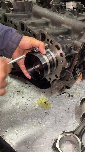 Engine Piston Install #automobile #engineblock #mechanic #usa #mechaniclife