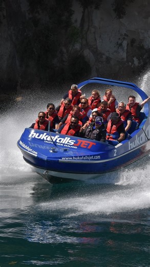 Ever seen Huka Falls from this angle? 👀 This is what front-row seats to one of New Zealand’s most powerful waterfalls looks like. Book online now at the 🔗 in bio | Hukafalls Jet, Lake Taupō, New Zealand