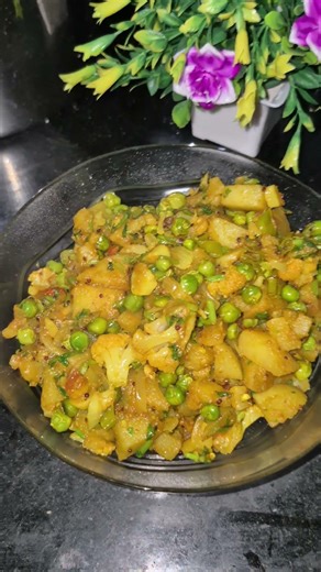 gobi matar aloo ki sabji#shotsvideo #add Maggie masala#easyrecipes