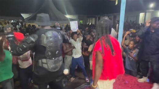 BeMbE bOY 👦 🦎 on Instagram: "🐐 LA KIBEMBE …! HIIII ni Historia Nyengineee KWenye Maisha yangu ✊📌 Kwenu Hii Ni Ndogo Lakini Kwangu Ni kubwa Snaaa ..!!! Acha Nimeshukuru Mwenyezi Mungu Kwaku nifanyia wepesi waku kamilisha hili 🙏 Nani Mshukuru Muandaaji Wahili tukio Mzee wangu Popote Hulipo Pokea Shukrani Zangu 🙏 Pia Ni Shukuru Team Yangu Ya @kiruwiiihbisoshii_ na Manager wangu @willypro_classic KwaKuendelea Kuni Support Ndugu Yake 🙏 NAANDELEA KUPAMBANA KWAJILI YENU NDUGU ZANGU WABEMBE HAKIK