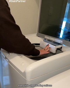 #GainPartner Laundry that smells this good deserves its own game day. 🧺💚 Thanks @ilovegain for keeping our family’s fits fresh and ready to cheer! | Gain