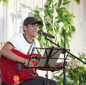 3.3K views · 146 reactions | ANGELS BY ROBBIE WILLIAMS LIVE PERFORMANCE...SALAMAT PO SA PATULOY NA SUPORTA MGA KA JOVSFOLK PARA SAKING KAPATID Pinay in the West#TV PAKI FOLLOW NAMAN PO❤️❤️❤️ | Jovs folk | Facebook