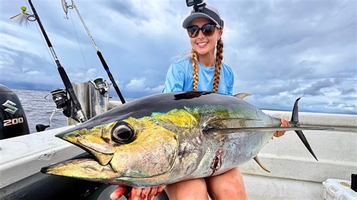 Watch this fisherman battle a 50-pound tuna offshore