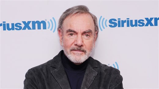 Neil Diamond Makes Surprise Return to Stage at 84 Years Old