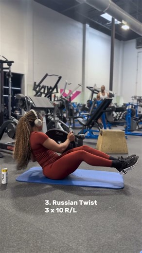 The 1-Plate Workout to Strengthen Core & Tone Total Body