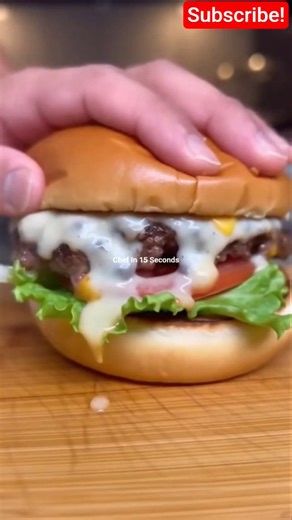 Smashed Burger in 15 Sec! #15secondchef #15secondrecipes #beginnerfriendlyrecipes #chefin15seconds