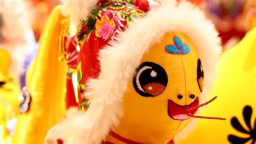Snake-themed crafts take center stage for Chinese New Year