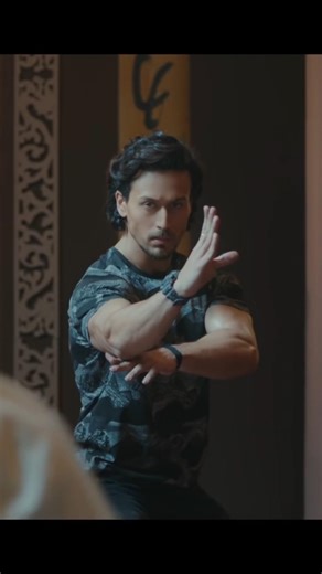 Tiger shroff show off his martial arts skills #tigershroff