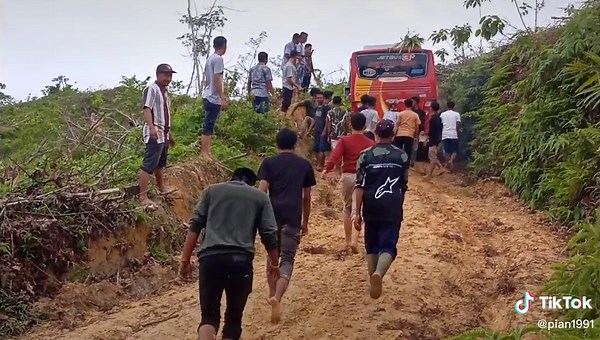 intat linto jeunieb- Langsa desa alue canang