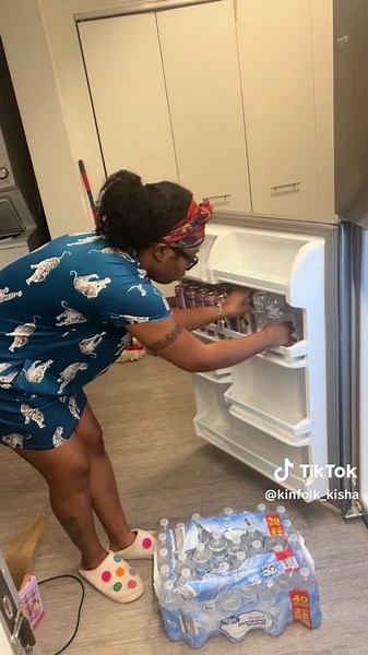 Essential Tips for Cleaning Your Refrigerator Regularly