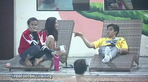 Habang nagsi-swimming si Kobie ay sya naman panunuko ni Russu kay Andrea para sa isa. | Pinoy Big Brother ABS-CBN