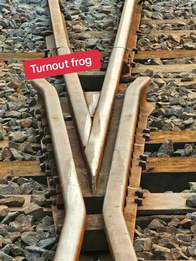 🚂🐸 A railway frog is part of the rail switch (rail turnout) and the intersection of two railway lines. It resembles an