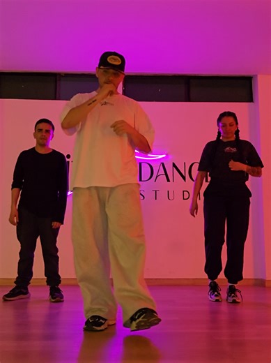 HipHop Basico! Aprende el bounce, los fundamentos y todo lo necesario para entrar al mundo del urbandance coreo: Daniel Ramirez cancion: @Wiz Khalifa #hiphop #baile #fyp #dancer #dancebasics