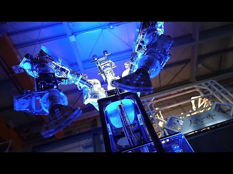 働く人型ロボット、もうすぐ実用段階へ 人間の動き再現