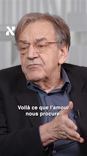 L’amour selon Finkielkraut 💘 👉 En 2024, à l’occasion de la parution de Pêcheur de perles, le philosophe Alain Finkielkraut proposait sa définition de l’amour contre le scepticisme de sa génération à l’égard du romantisme. | Akadem