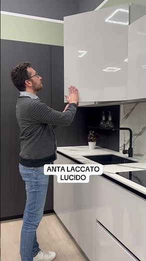 Cucina Angolare da Sogno: Top Marmo, Penisola Snack & Design Moderno! ✨